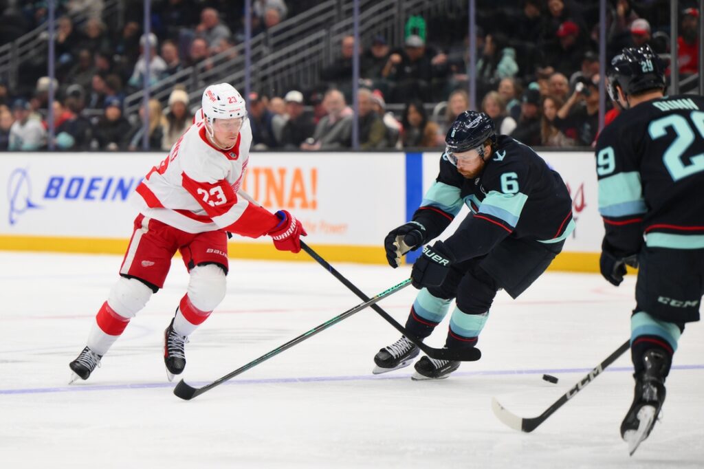 Coming off disappointment, Red Wings host Ducks